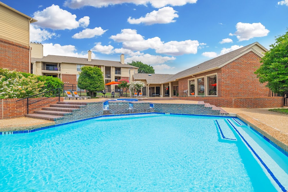 Cross Creek Apartments