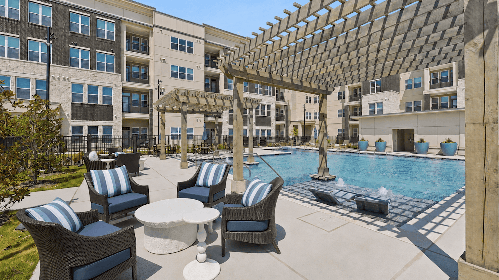 Novum Plano Apartments